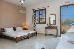 1 bedroom, free WiFi, bed sheets - Studio Apartment 'Frantzis  2' with Sea View, Wi-Fi and Air Conditioning (Nisyros)
