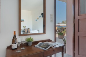 Interior - Studio Apartment 'Frantzis  2' with Sea View, Wi-Fi and Air Conditioning (Nisyros)