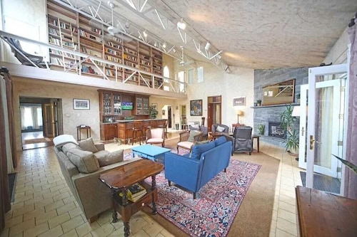 Located in Oneonta & Minutes from Cooperstown -- Perfect for Baseball Season!