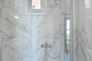 Shower, towels