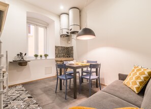 City Room | In-room dining - Ghiberti Apartments - 1 Bedroom - Wi-Fi (Trieste)