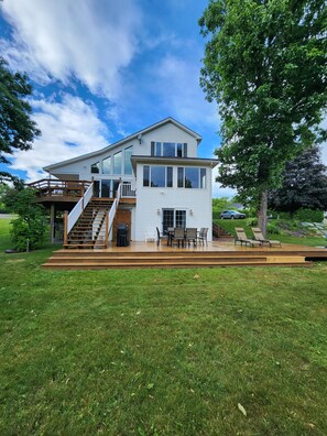 Exterior - Relax by "The Water's Edge" & enjoy amazing views and year round fun! 3BR/2.5BA (Castleton)