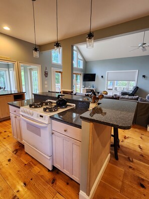 Fridge, microwave, oven, stovetop - Relax by "The Water's Edge" & enjoy amazing views and year round fun! 3BR/2.5BA (Castleton)