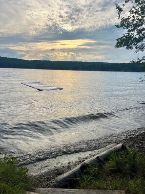 Beach - Relax by "The Water's Edge" & enjoy amazing views and year round fun! 3BR/2.5BA (Castleton)