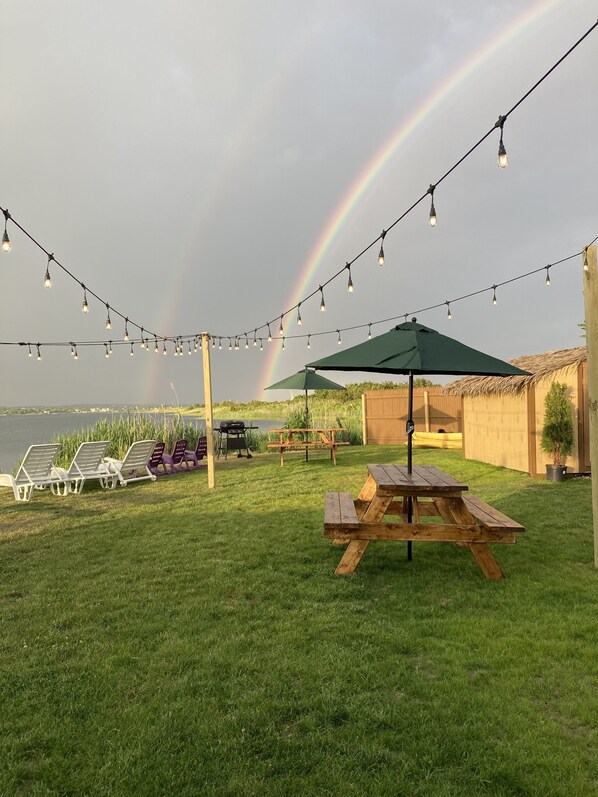 Outdoor dining - Purple Ape Escape: Unit 1/1 (Westerly)