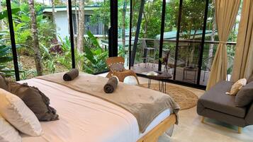 1 bedroom, in-room safe, desk, free WiFi