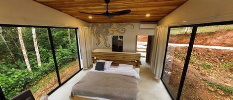 1 bedroom, in-room safe, desk, free WiFi