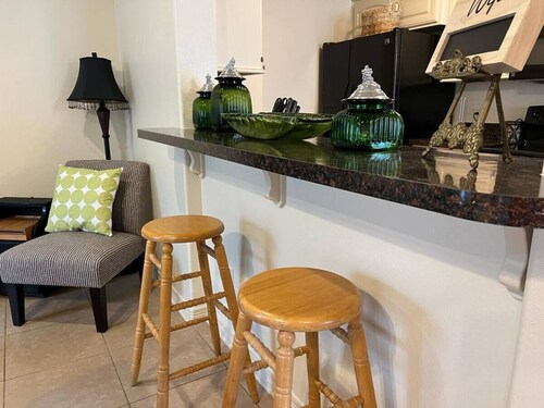 A Duplex "Emerald" nearby Hospitals, TJC, Nurses, Work Crews