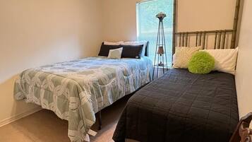 2 chambres, fer et planche à repasser, Wi-Fi, draps fournis