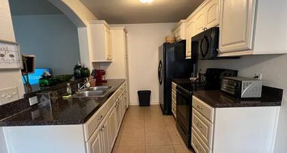 A Duplex "Emerald" nearby Hospitals, TJC, Nurses, Work Crews