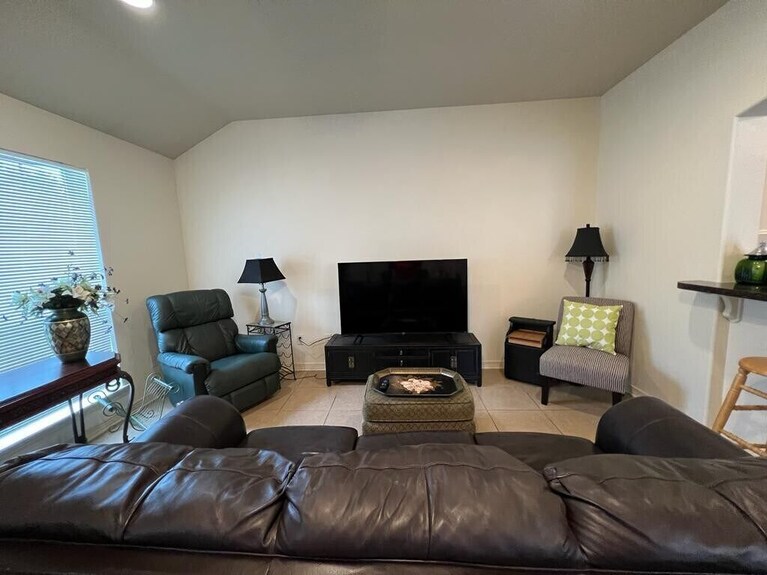 Best Stays Emerald Nearby Hospitals, Tjc, Nurses, Work Crews - Tyler, TX