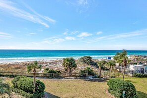 On the beach - Sunset Bliss: 3rd-Floor Studio Retreat with Gulf Views at Sandestin Golf and Beach Resort! (Miramar Beach)