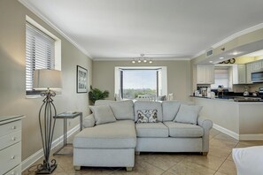 Una televisión, un reproductor de DVD