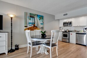 Dining - Sunset Serenity: 9th-Floor Oasis with Gulf Views at Sandestin Golf and Beach Resort! (Miramar Beach)