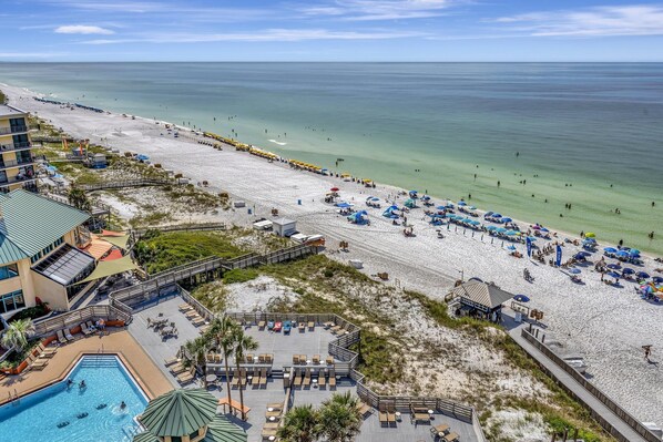 On the beach - Elevated Coastal Bliss: 12th-Floor Studio Retreat with Panoramic Gulf Views at Sandestin Golf and Beach Resort! (Miramar Beach)