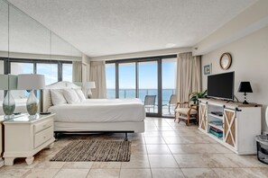 1 bedroom, Internet, bed sheets - Elevated Coastal Bliss: 12th-Floor Studio Retreat with Panoramic Gulf Views at Sandestin Golf and Beach Resort! (Miramar Beach)