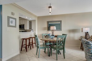 Dining - Serenade of Sunset Bliss: Charming 1st-Floor Retreat in Beachside Two at Sandestin Golf and Beach Resort! (Miramar Beach)