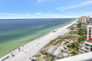 På stranden