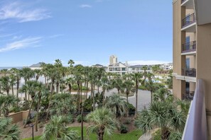 Property grounds - "Beachside Tranquility: Renovated 2BR/2.5BA Condo with Gulf Views and Resort Luxury at Sandestin Golf and Beach Resort!" (Miramar Beach)