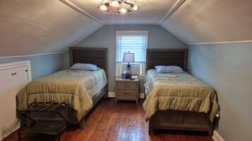 3 slaapkamers, een strijkplank/strijkijzer, reisbedje, gratis wifi