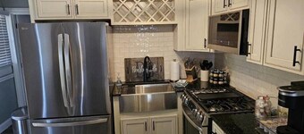 Bourbon Belle of Bardstown - Charming home just a 9 minute walk into downtown!