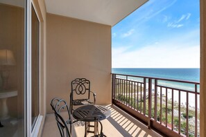 Outdoor dining - "Sunset Splendor: West-Facing 3-Bed, 3-Bath Oasis on the 9th Floor at Westwinds" at Sandestin Golf and Beach Resort! (Miramar Beach)