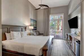 1 bedroom, WiFi, bed sheets - Charming Village Retreat: Cozy Grand Sandestin Studio with King Bed and Sleeper Sofa at Sandestin Golf and Beach Resort! (Miramar Beach)