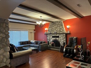 Televisión, chimenea y tenis de mesa 