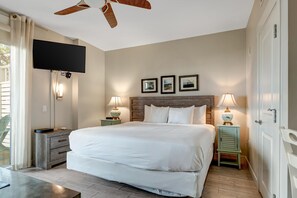 1 bedroom, WiFi, bed sheets - Serene Studio Escape: Balcony, Queen Bed and Kitchenette at Sandestin Golf and Beach Resort! (Miramar Beach)