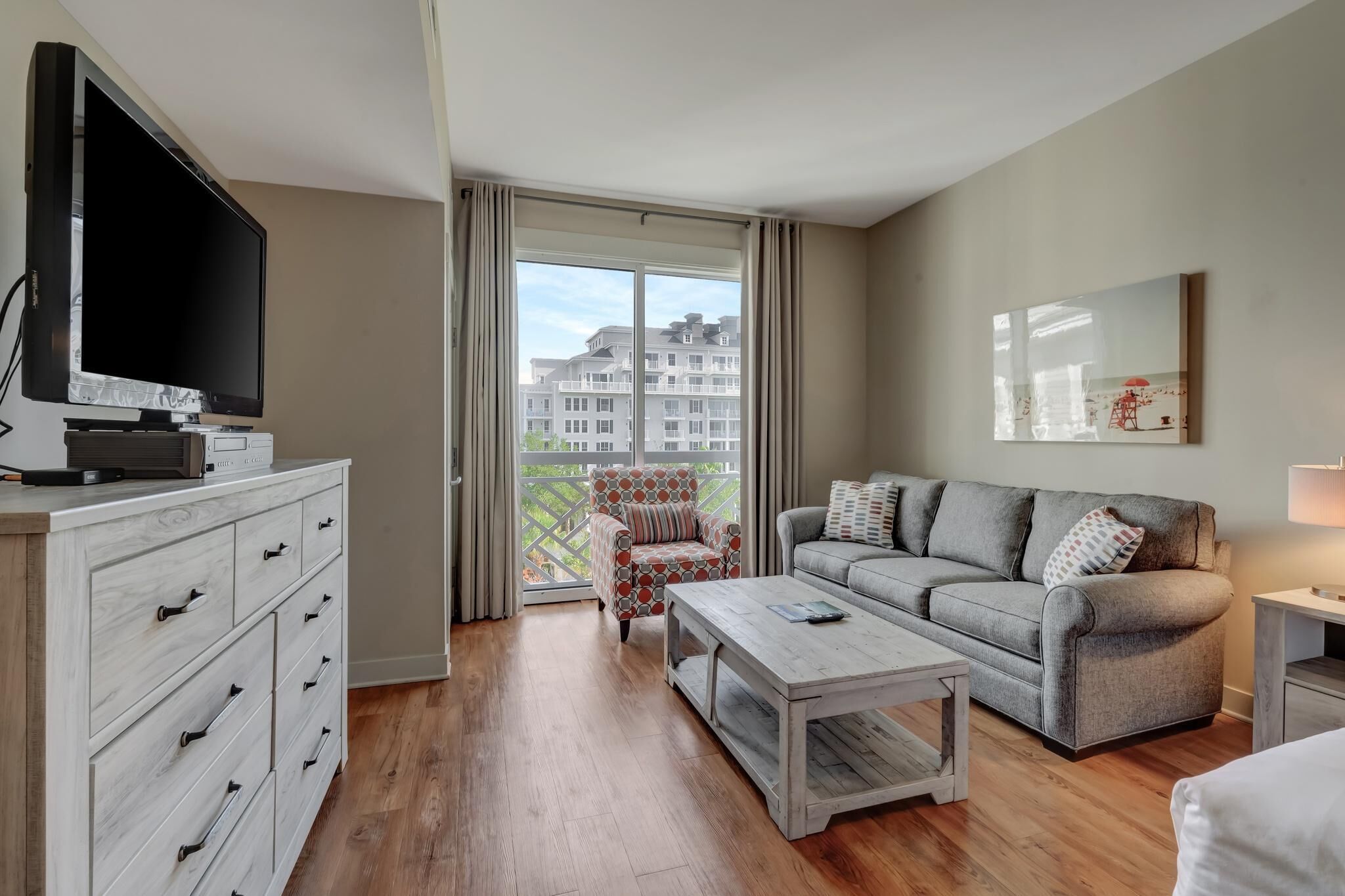 5th-Floor Serenity: Wood-Floored Studio, King Bed, Kitchenette, Sleeper Sofa at Sandestin Golf and Beach Resort!