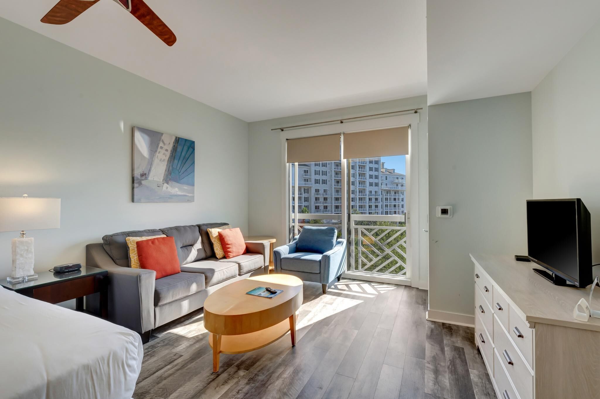 Relaxation & Versatility: Cozy Studio with Queen Bed, Kitchenette, Sleeper Sofa - Accommodates up to 4 Guests at Sandestin Golf and Beach Resort!