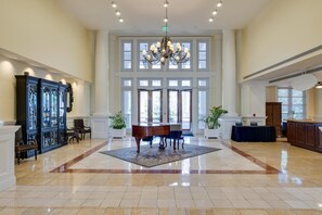 Lobby - 3rd Floor Studio Oasis: Overlooking Elation Gardens, Updated with Porcelain Plank Tile Flooring, Fully Stocked Kitchenette, King Bed, and Sleeper Sofa at Sandestin Golf and Beach Resort! (Miramar Beach)
