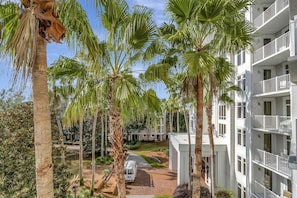 Property grounds - Grand Lawn Views from 4th Floor Studio in The Village of Baytowne Wharf! Wood Plank Tile Flooring, Granite Countertops, King Bed, Queen Sleeper Sofa for Extra Comfort at Sandestin Golf and Beach Resort! (Miramar Beach)