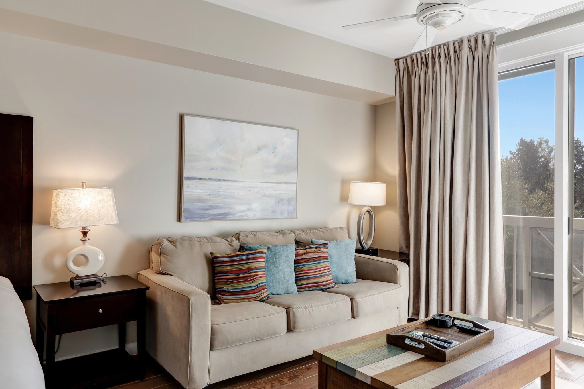 Grand Lawn Views from 4th Floor Studio in The Village of Baytowne Wharf! Wood Plank Tile Flooring, Granite Countertops, King Bed, Queen Sleeper Sofa for Extra Comfort at Sandestin Golf and Beach Resort!