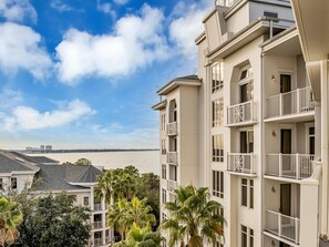 Exterior - Comfortable Retreat with Wood Floors, King Bed, Sleeper Sofa, and Kitchenette for a Relaxing Stay at Sandestin Golf and Beach Resort! (Miramar Beach)