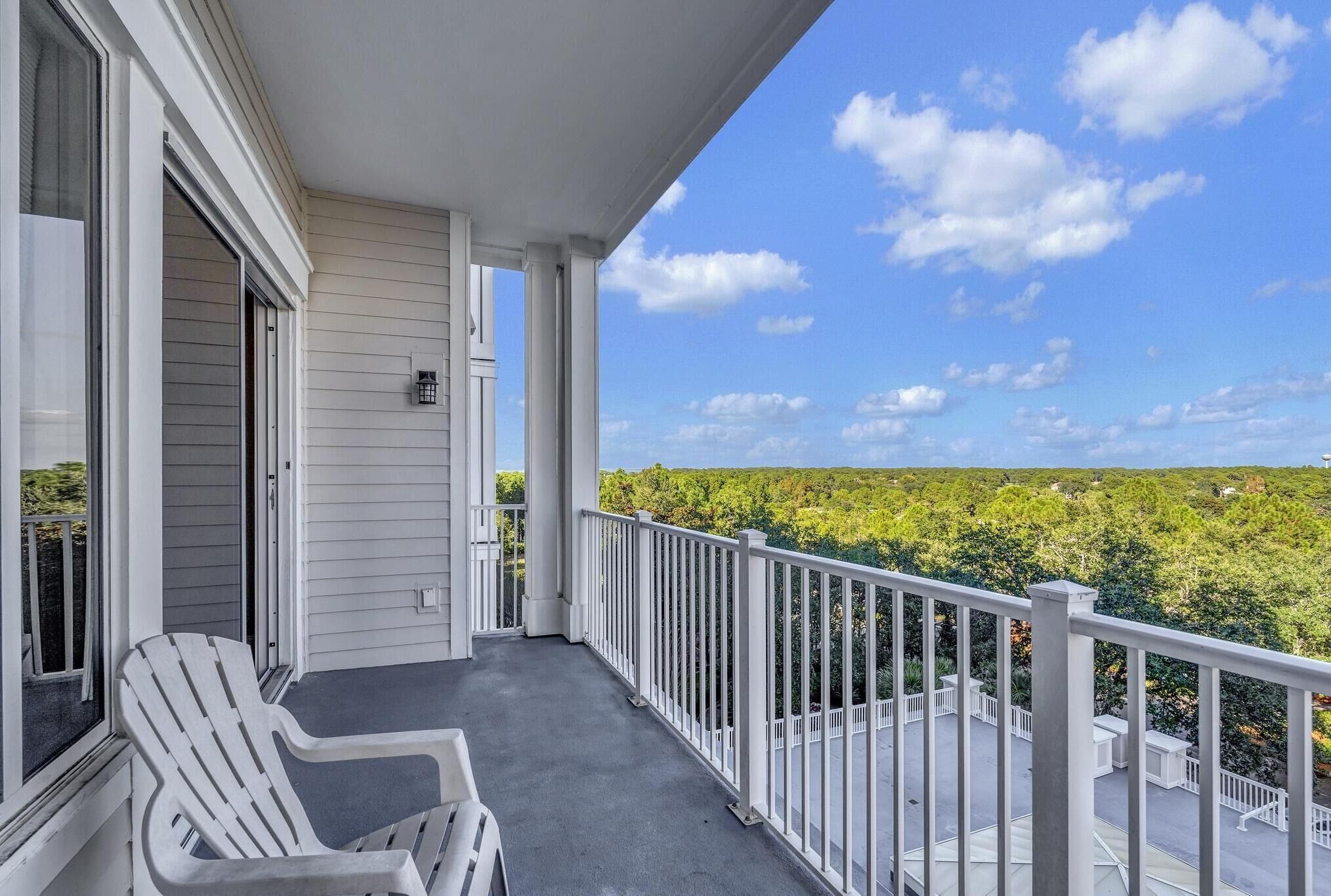 Scenic 6th-Floor Retreat: 1 Bedroom, 2 Bath Unit with Golf Course Views - Sleeps Up to 4 Guests at Sandestin Golf and Beach Resort!