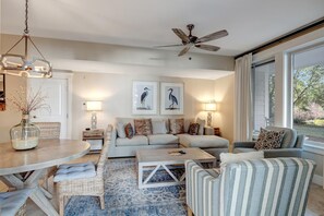 TV - Coastal Comfort: 1BR at Lasata in Sandestin (Miramar Beach)