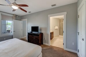 1 bedroom, WiFi, bed sheets - Elevated 4th Floor Retreat: 1BD, 2BA, King Bed, Kitchenette! at Sandestin Golf and Beach Resort! (Miramar Beach)