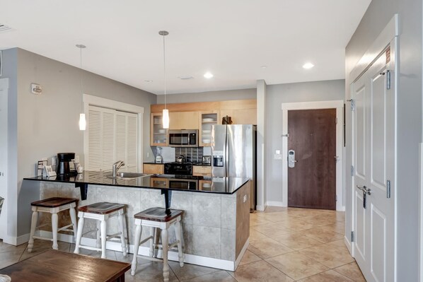 Frigorifero, microonde, forno, piano cottura