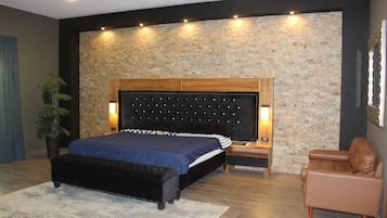 3 habitaciones, tabla de planchar con plancha, wifi y ropa de cama