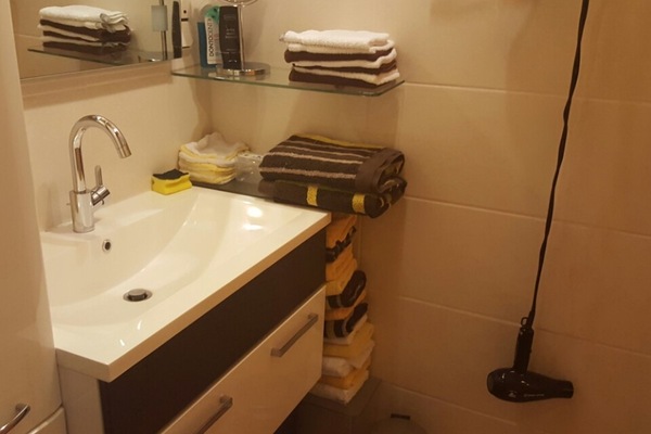 Doppelzimmer Nr. 1 mit Etagendusche / WC-Badezimmer