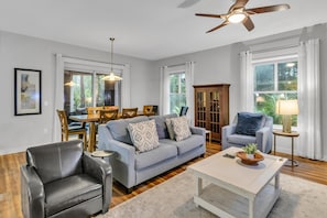 TV - Escape to Luxury: Spacious 2-Bedroom Condo, Perfect for Relaxation & Fun at the Sandestin Golf and Beach Resort! (Miramar Beach)
