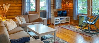 Lovely home in Stranda with WiFi