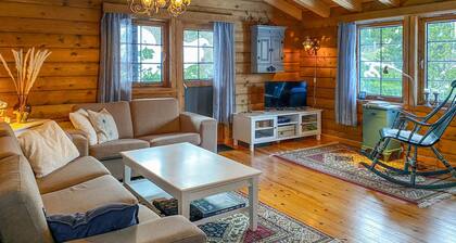 Lovely home in Stranda with WiFi