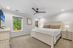 3 bedrooms, iron/ironing board, internet, bed sheets - Wisteria Escape | Private Pool, Dog-Friendly | Downtown Pensacola (Pensacola)