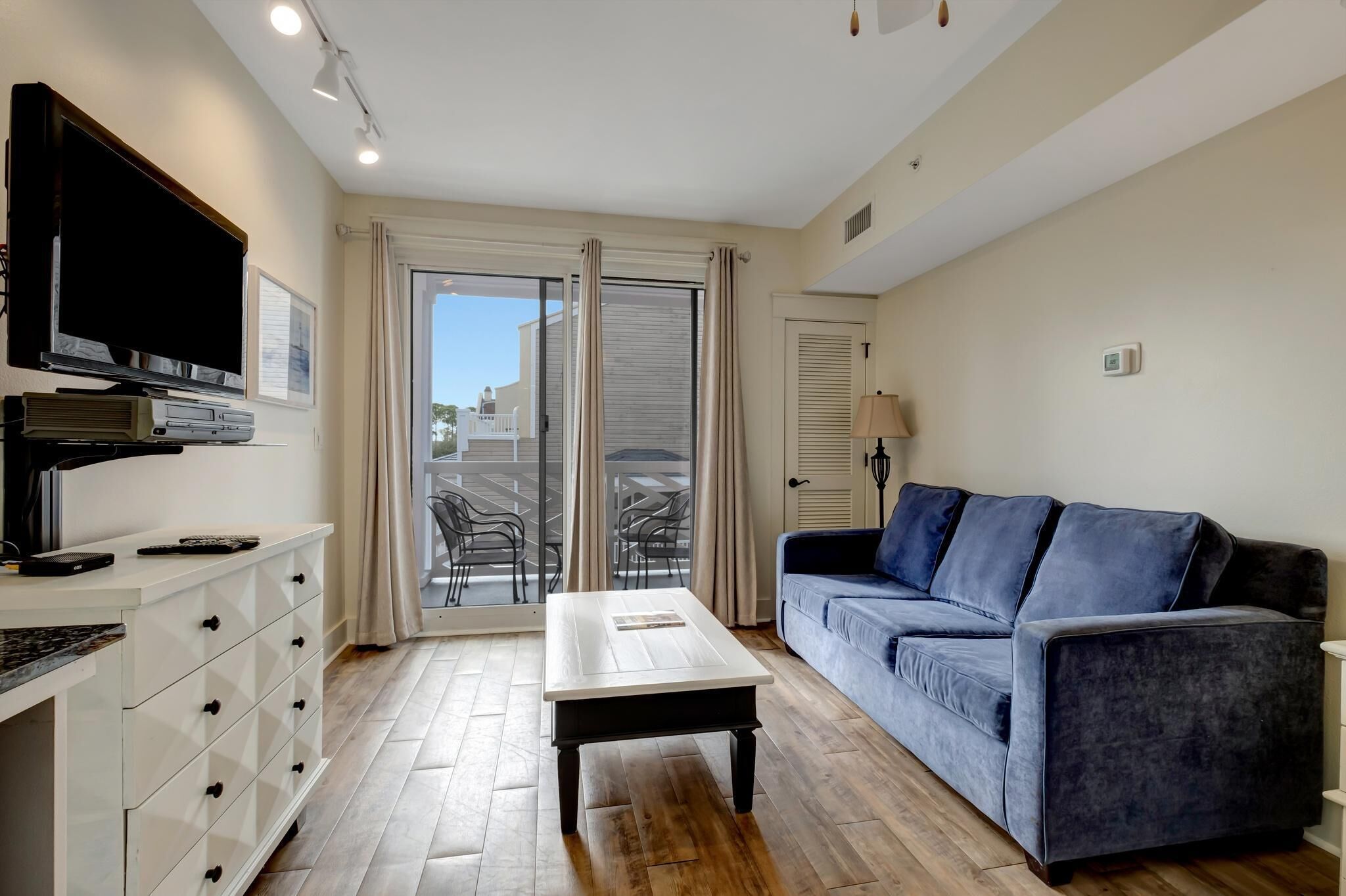 Market Street Studio Retreat: Queen Bed and sleeper sofa at Sandestin Golf and Beach Resort!