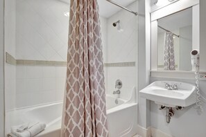 Hårtork och handdukar