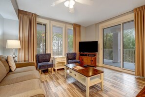 TV - Market Street One-Bedroom Retreat - Your Cozy Haven in the Village of Baytowne Wharf at Sandestin Golf and Beach Resort! (Miramar Beach)