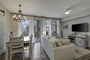 TV - Serene Pilot House Retreat - Newly Renovated, Sleeps Four, and Two Full Bathrooms at Sandestin Golf and Beach Resort! (Miramar Beach)