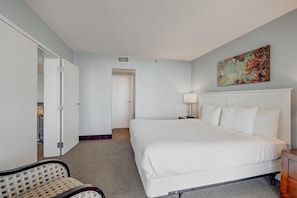 1 bedroom, WiFi, bed sheets - Bayfront Serenity - Unwind in Our King Studio with a View at Sandestin Golf and Beach Resort! (Miramar Beach)
